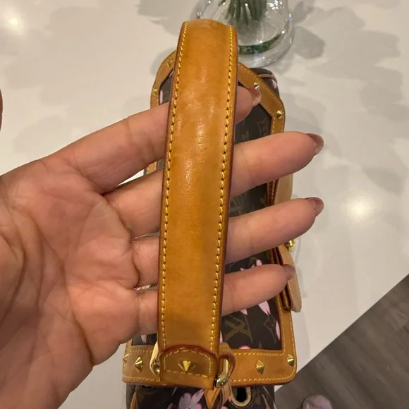 LOUIS VUITTON
TAKASHI MURAKAMI X LV MONOGRAM CHERRY BLOSSOM SAC RETRO PM - Picture 4 of 15